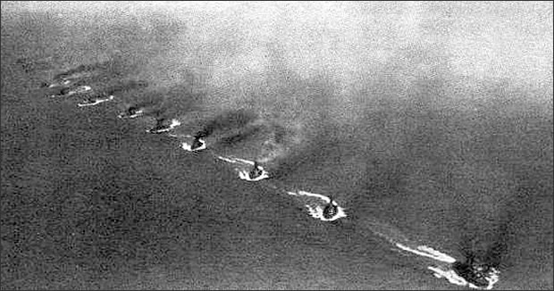 The German High Seas Fleet turns in formation at the Battle of Jutland